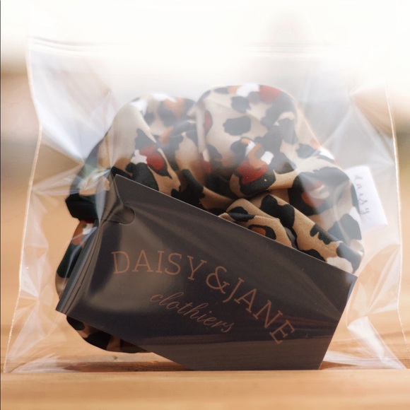Daisy & Jane Signature Scrunchie - Picture 5 of 5